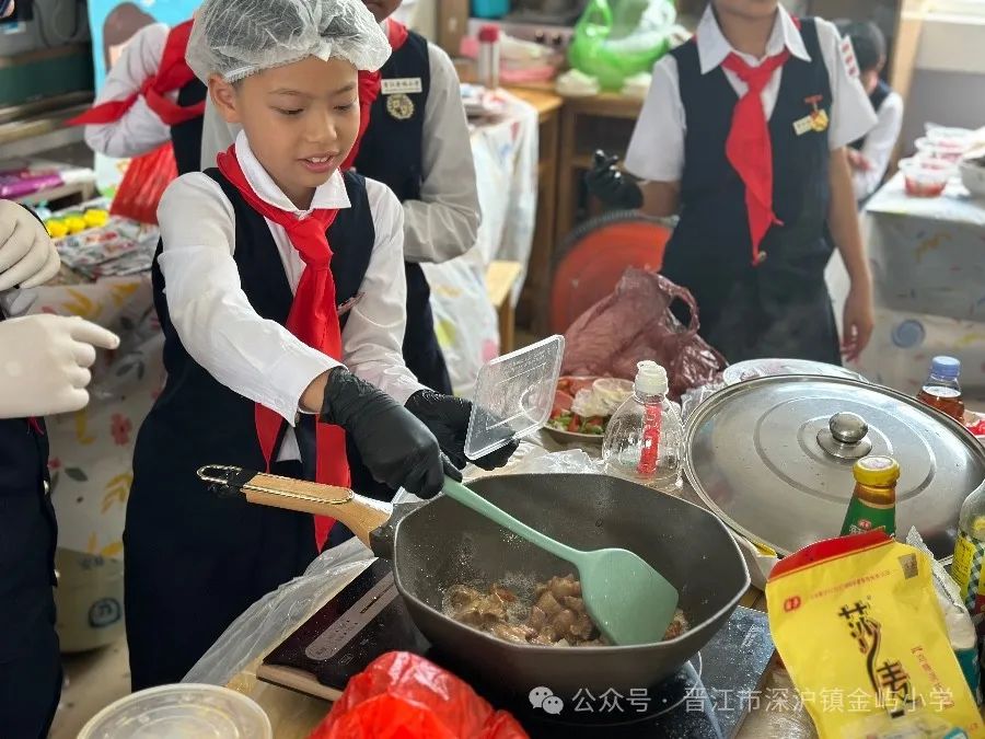 【出彩·德育】2024年金屿小学开展“红领巾爱祖国”六一儿童节系列活动——“玩转六一 与你童乐”主题队日 第37张