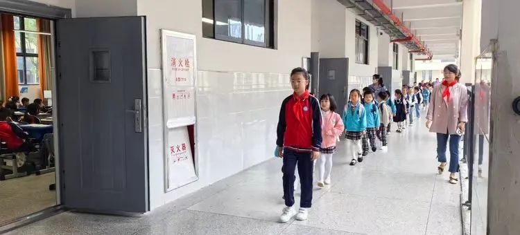 幼小衔接,与你“童”行——上饶市河海小学欢迎星河幼儿园小朋友来访参观 第20张