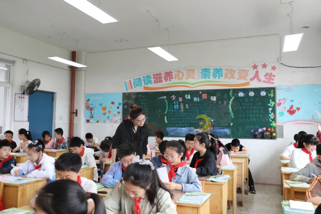 【一附教育集团·朝晖小学】教学视导赋能量 精准把脉促提升——朝晖小学迎接一附集团视导组常态工作检查 第8张