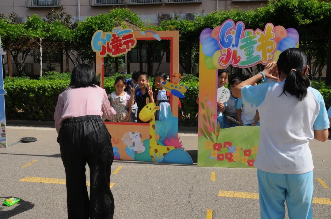 童心飞扬  快乐翱翔——中关村第一小学顺义学校“六一”儿童节嘉年华活动 第304张