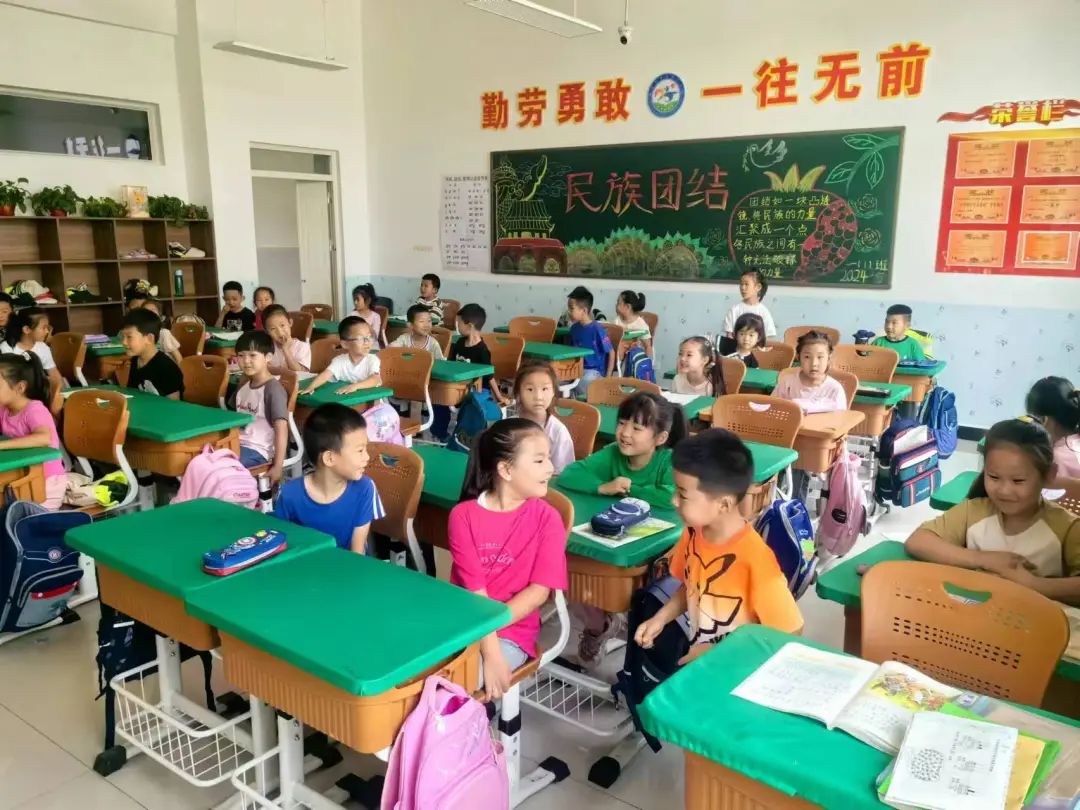 【学前教育宣传月】走进小学初体验 助力衔接促成长——乌拉特中旗第三幼儿园“幼小衔接”活动 走进第三小学 第19张