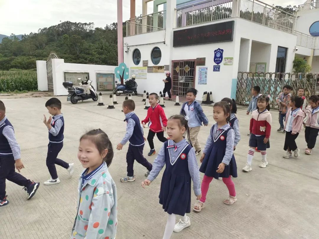 【学前教育宣传月】初探小学.“幼”见成长——惠安县紫山第二中心幼儿园幼小衔接之参观小学 第8张