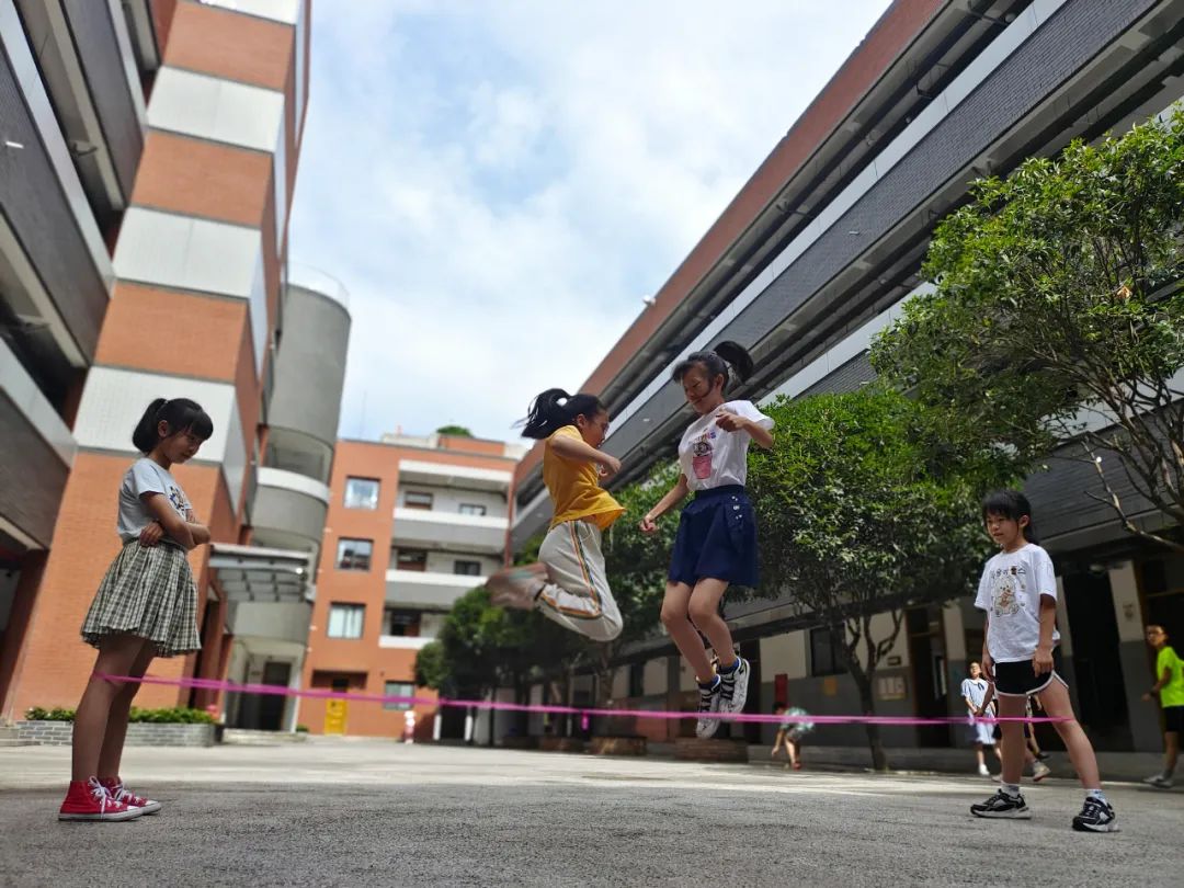 早读丨成都市成华小学校 六年级九班 第17张