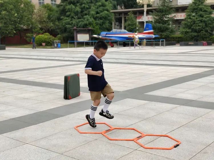 【向阳动态】初探小学 共赴成长——运城向阳学校师生迎接幼儿园小朋友到校参观体验 第21张