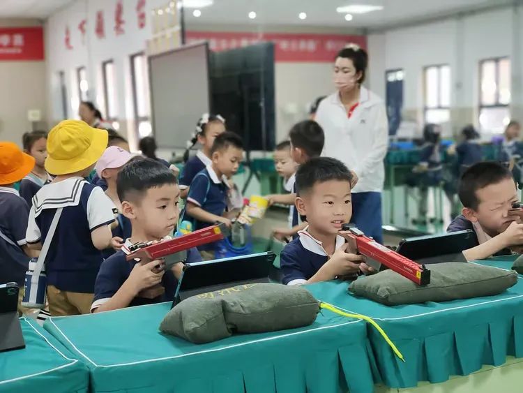 【向阳动态】初探小学 共赴成长——运城向阳学校师生迎接幼儿园小朋友到校参观体验 第12张