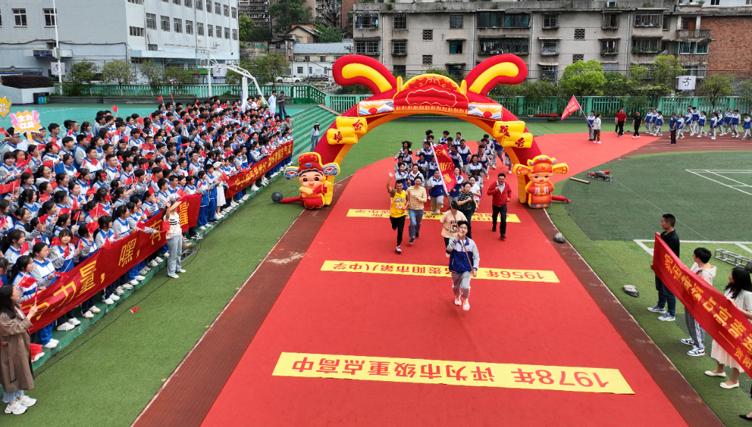 高考壮志行 祖国请挑选 | 贵阳八中2024届高三学子“奔向成功门”冲刺高考壮行活动 第10张