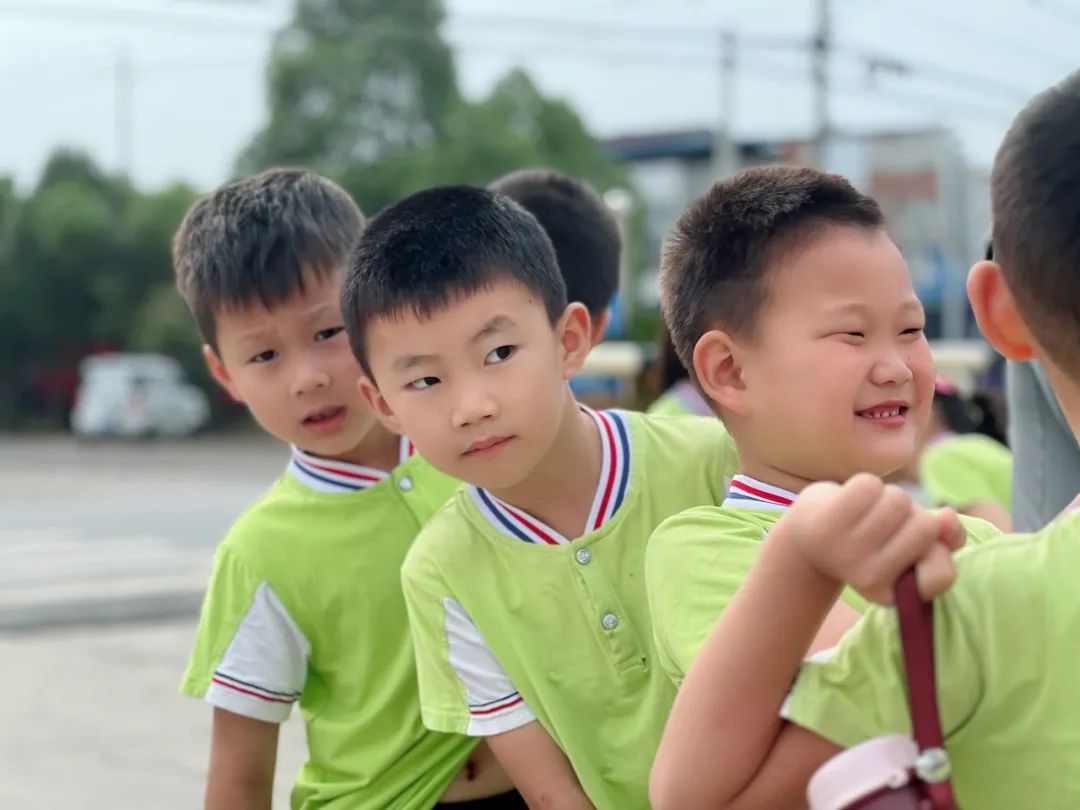 【走,参观小学去!】佛子山镇中心幼儿园大班级部参观小学活动 第8张