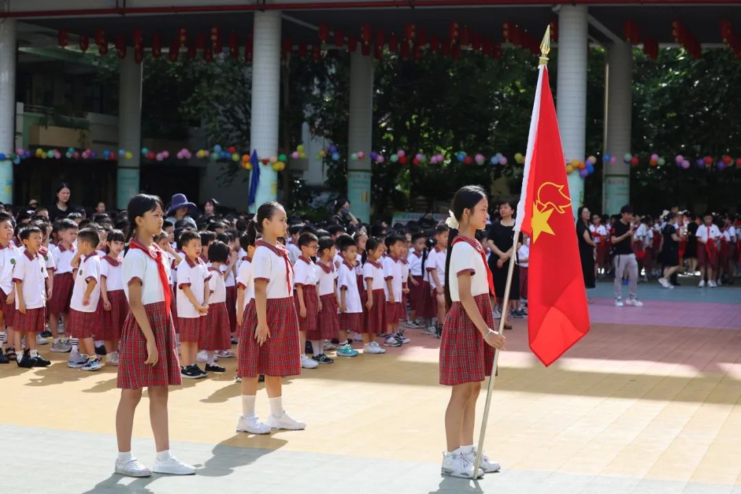 红领巾爱祖国——广州市花都区骏威小学2024年少先队新队员入队仪式 第7张