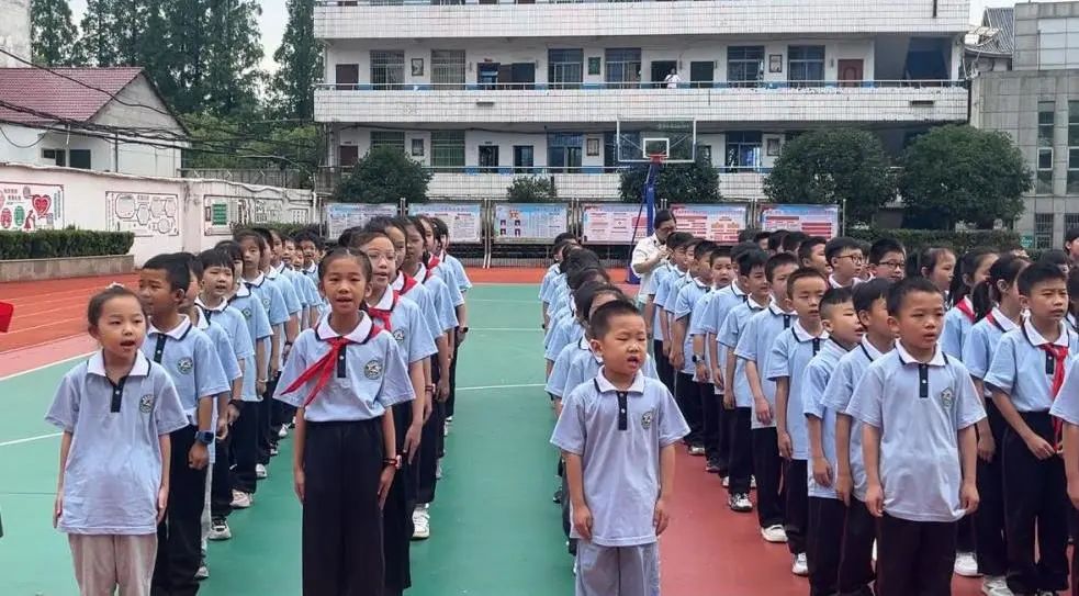 “红领巾爱祖国”——贵溪市实验小学一年级第一批少先队员入队仪式 第8张