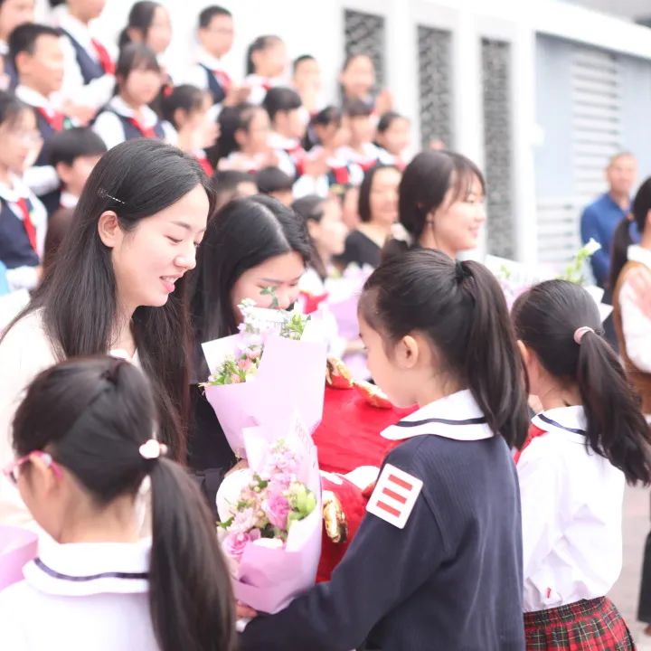 闪亮的日子 | 龙华中心小学“新百年 星教师”第八届班主任节 第12张