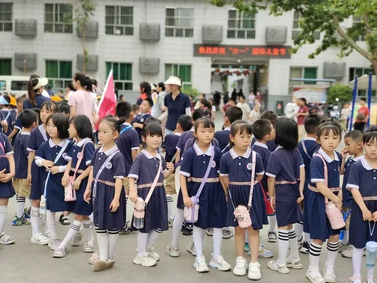 【向阳动态】初探小学 共赴成长——运城向阳学校师生迎接幼儿园小朋友到校参观体验 第5张