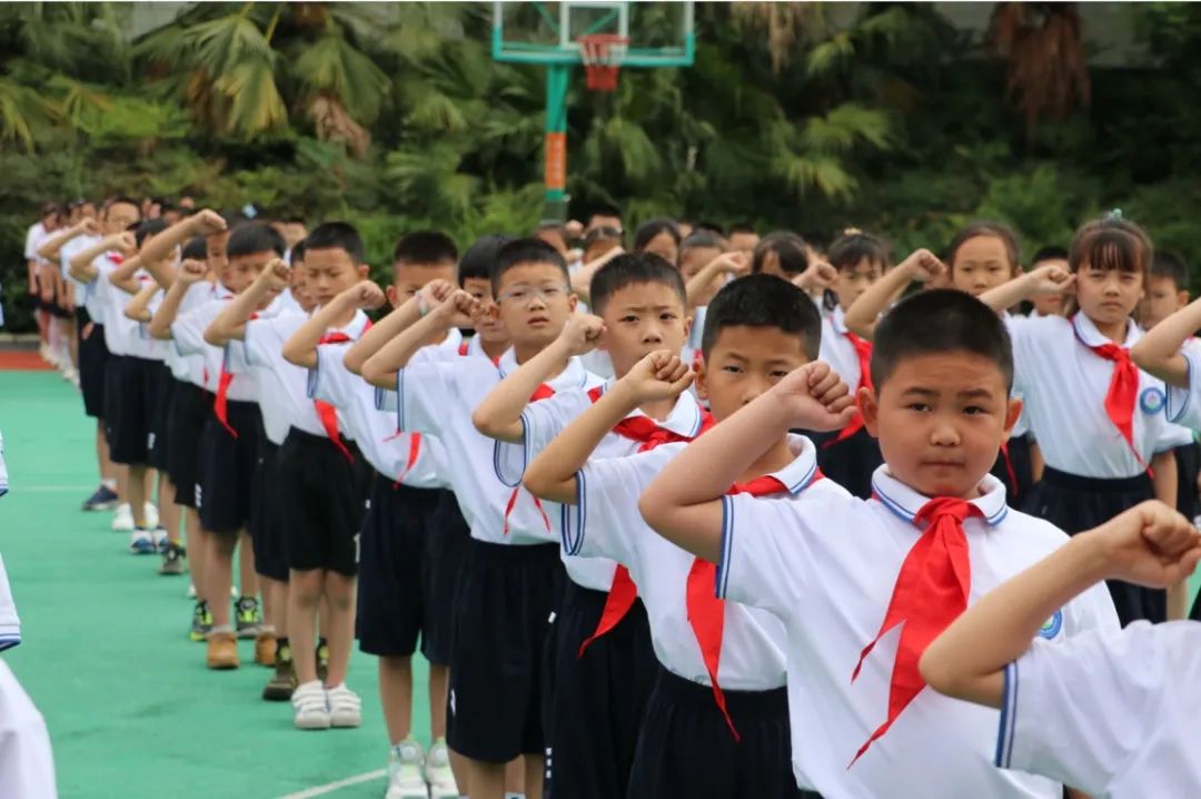 红领巾 爱祖国 | 彭山区各小学举行少先队新队员入队仪式暨“六一”主题活动 第20张