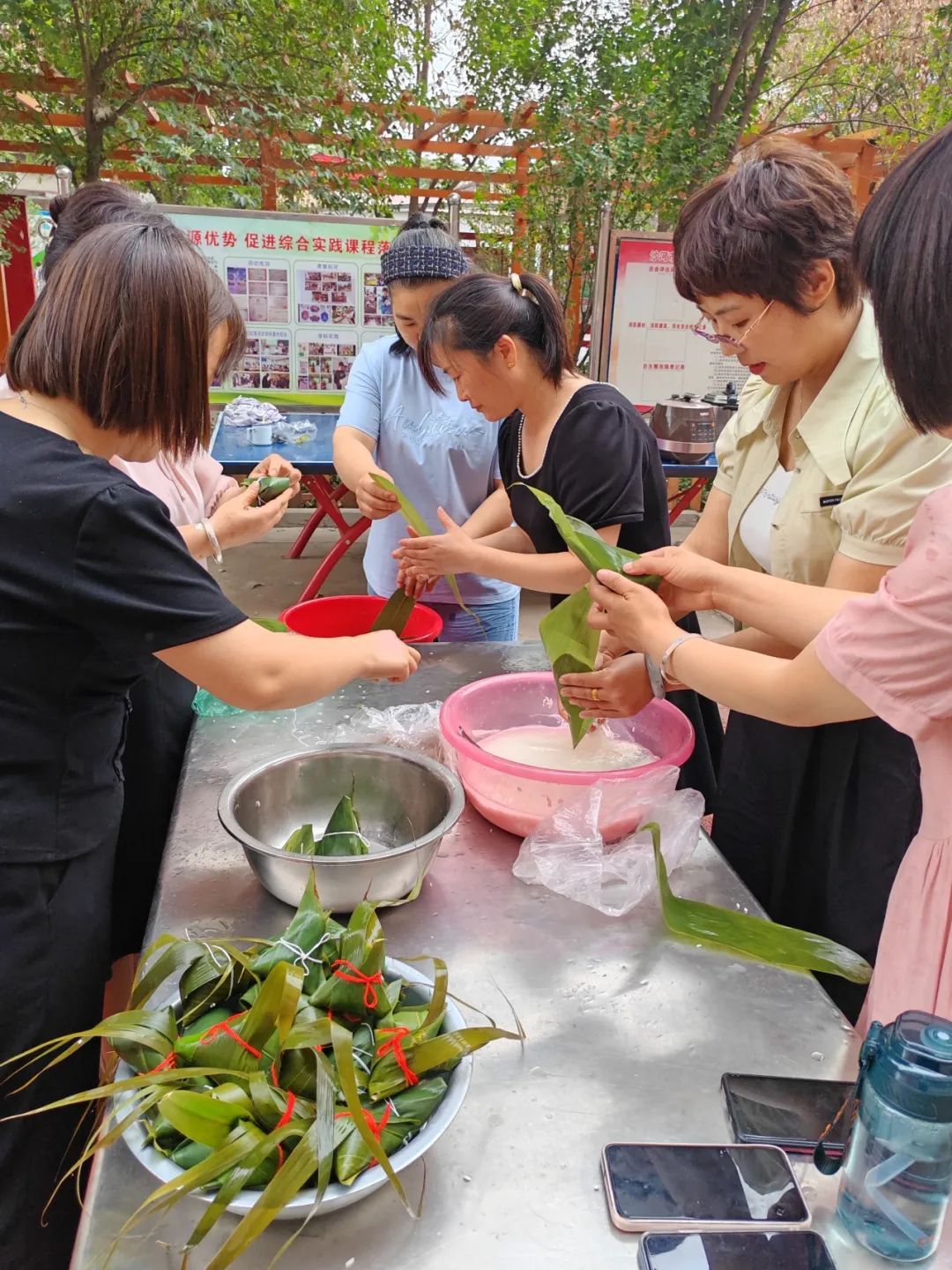 四型机关(学校)建设 || 沙河市第七小学“粽情端午 共言智善”教职工包粽子活动 第23张