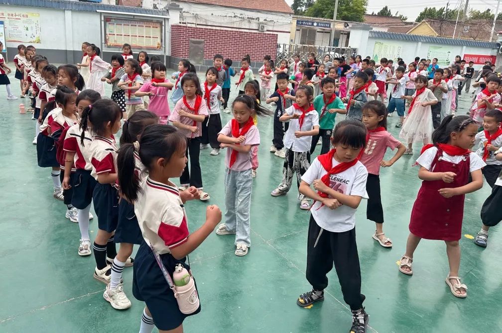 初探小学 科学衔接---谷金楼镇中心幼儿园幼小衔接活动之参观小学 第16张