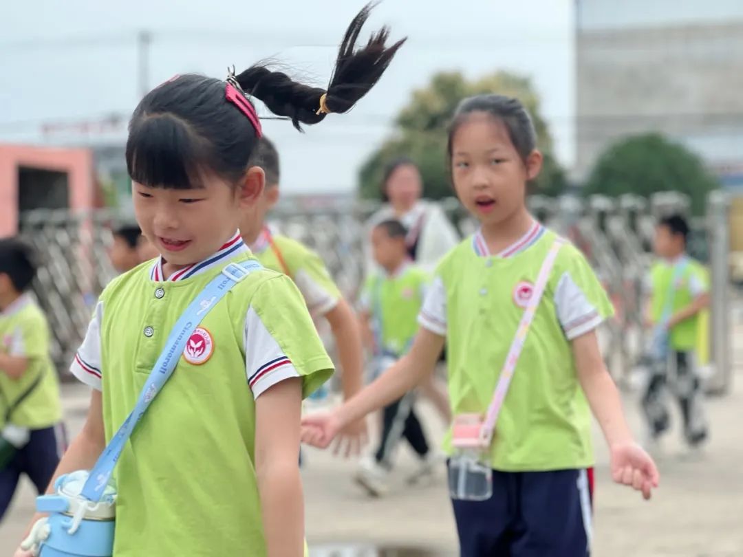 【走,参观小学去!】佛子山镇中心幼儿园大班级部参观小学活动 第15张