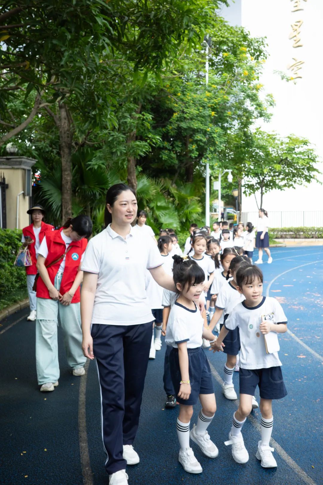 心手相牵,快乐相伴——深圳市北斗小学幼小衔接“心理健康月”体验互动活动 第11张