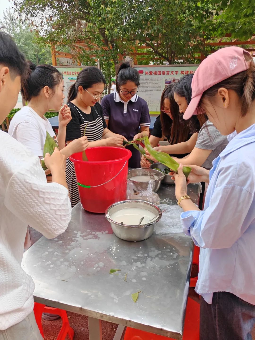 四型机关(学校)建设 || 沙河市第七小学“粽情端午 共言智善”教职工包粽子活动 第25张