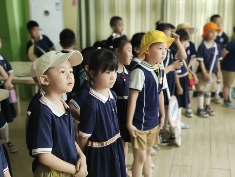 【向阳动态】初探小学 共赴成长——运城向阳学校师生迎接幼儿园小朋友到校参观体验 第19张