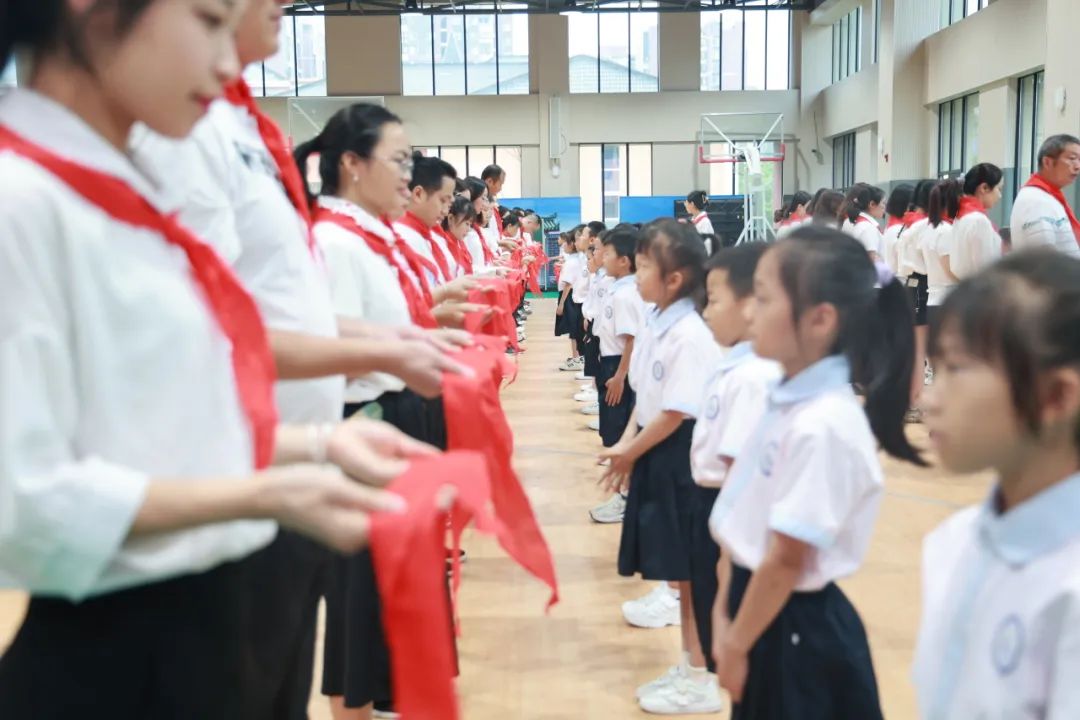 红领巾 爱祖国 | 彭山区各小学举行少先队新队员入队仪式暨“六一”主题活动 第38张