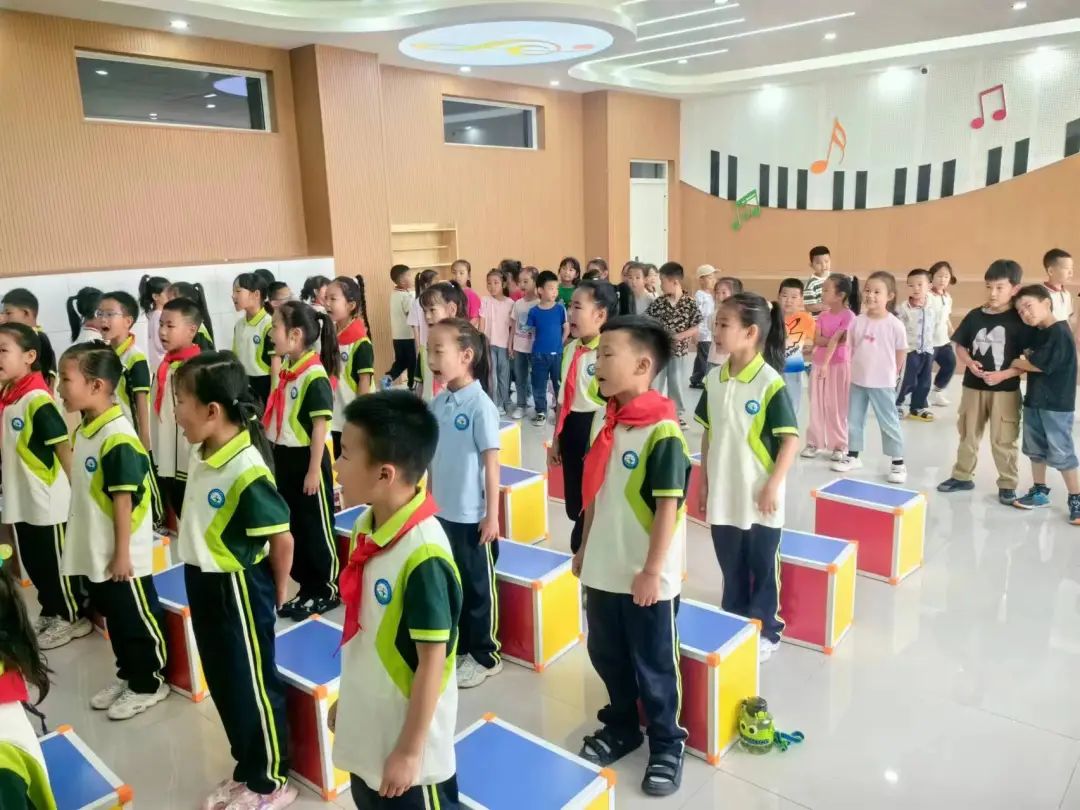 【学前教育宣传月】走进小学初体验 助力衔接促成长——乌拉特中旗第三幼儿园“幼小衔接”活动 走进第三小学 第18张