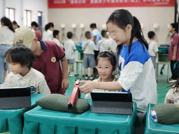 【向阳动态】初探小学 共赴成长——运城向阳学校师生迎接幼儿园小朋友到校参观体验 第15张