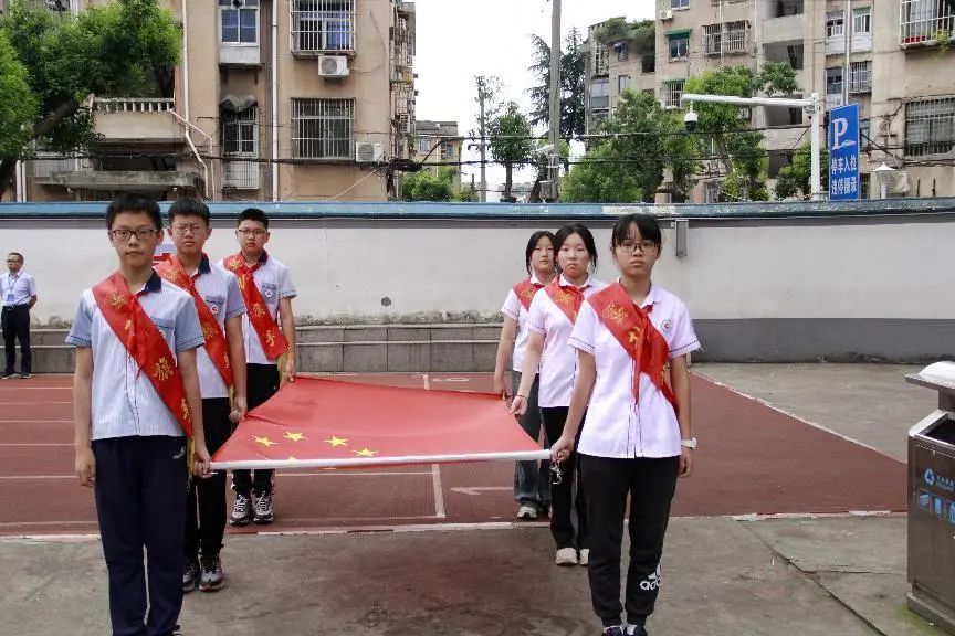 【附小德育】铜陵师范学校附属小学第十五周升旗仪式光荣护旗手 第2张