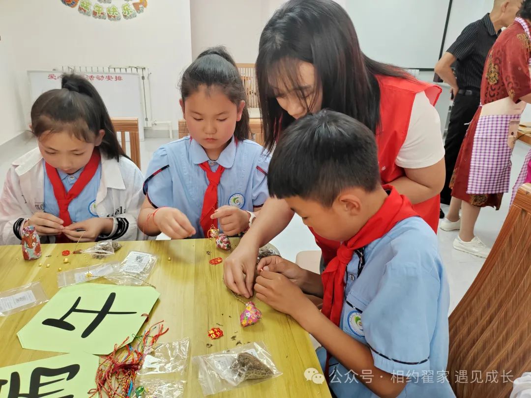 【翟家中心小学·党建+家训】浓情端午,诗韵飘香——曹家小学开展进宁民社区劳动实践活动 第30张