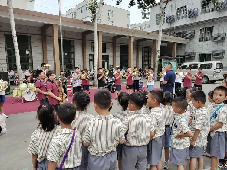 【向阳动态】初探小学 共赴成长——运城向阳学校师生迎接幼儿园小朋友到校参观体验 第28张