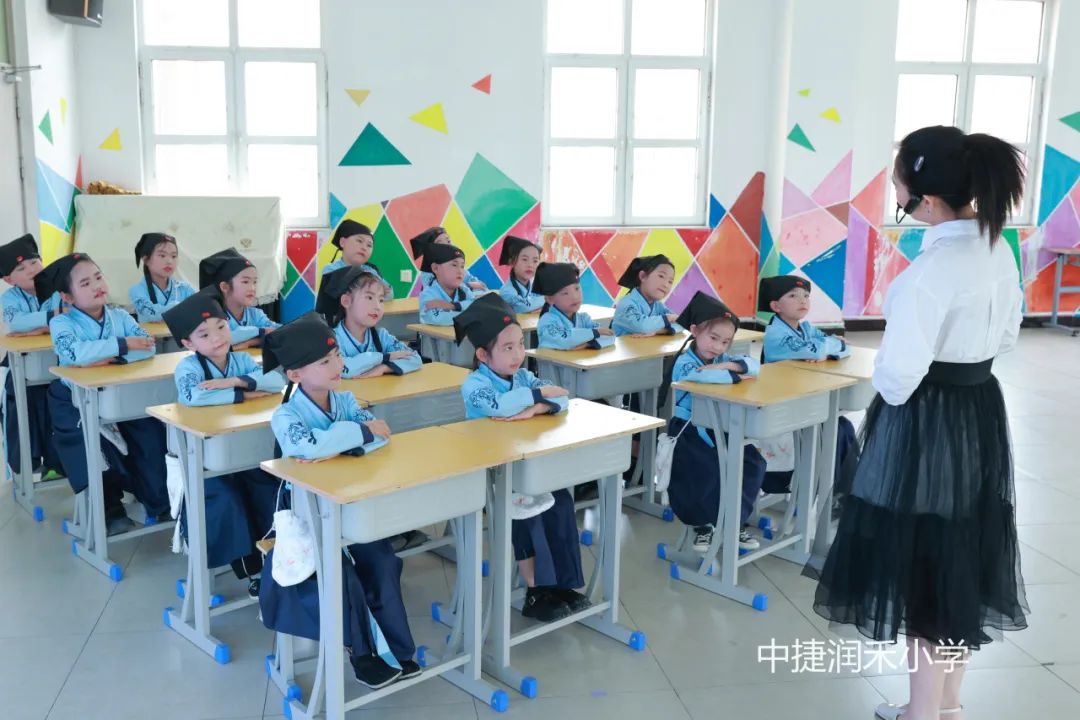 满园书香,悦读悦享——全区小学“阅读推进及成果展示”活动在润禾小学举行 第16张