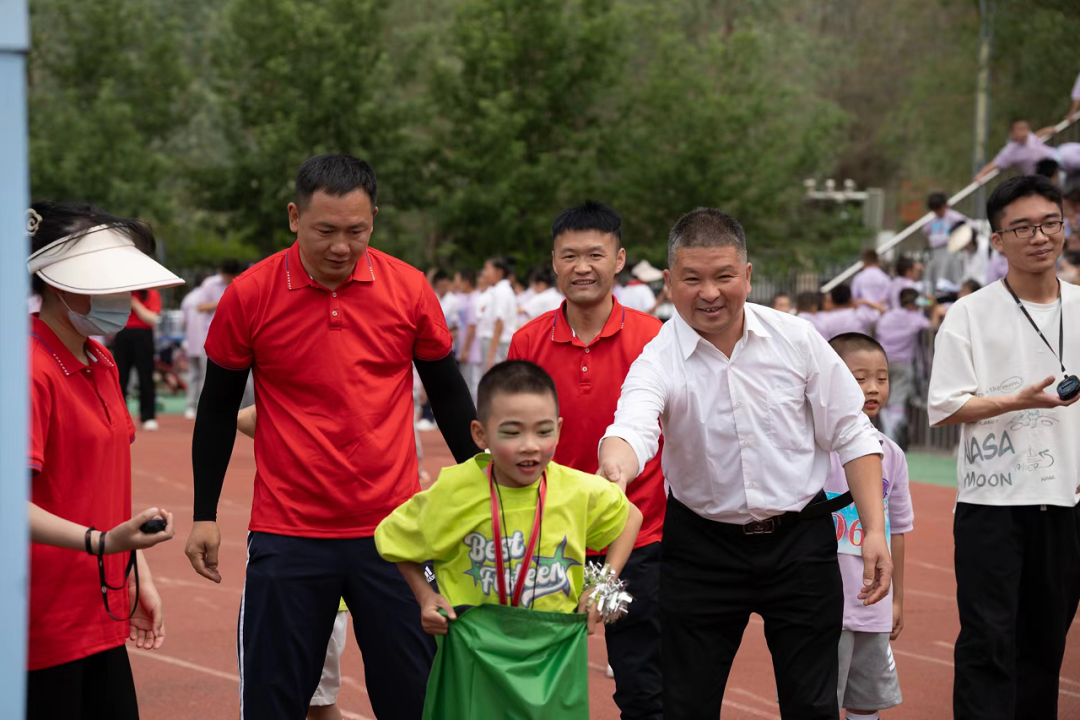 阜康市第五小学集团校开展第九届“少年儿童心向党 我与祖国共成长”“我是小小石榴籽·悦动艺术节”暨运动会活动 第8张