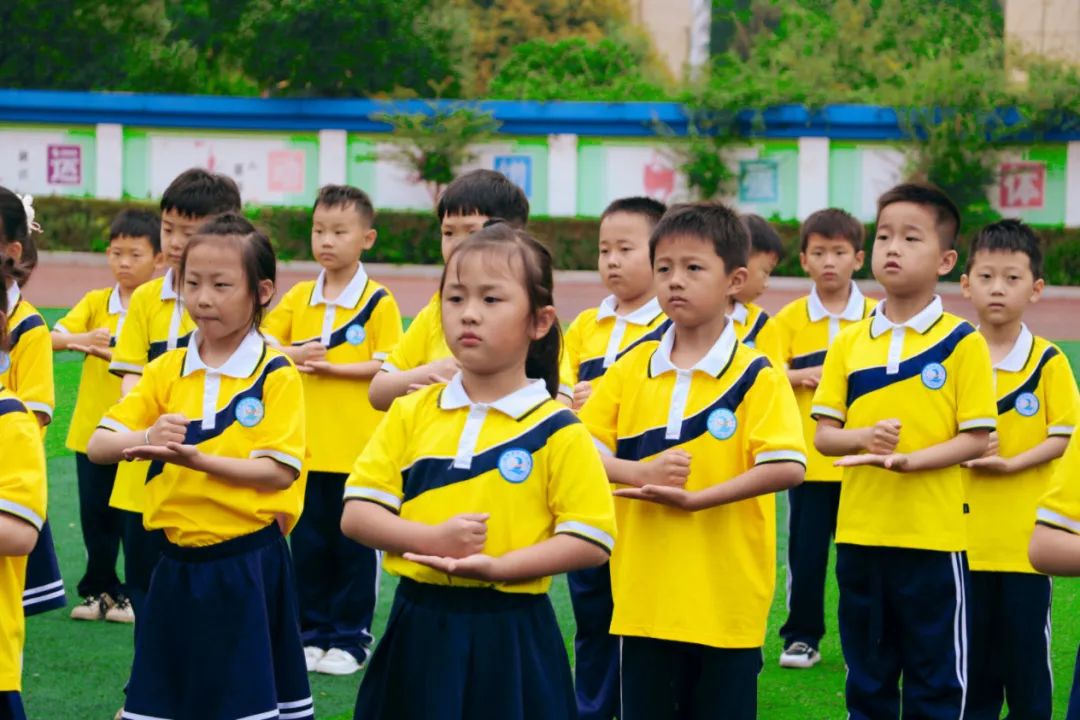 阳光大课间  韵律悦童心——阜南县第九小学开展一年级课间操比赛 第6张