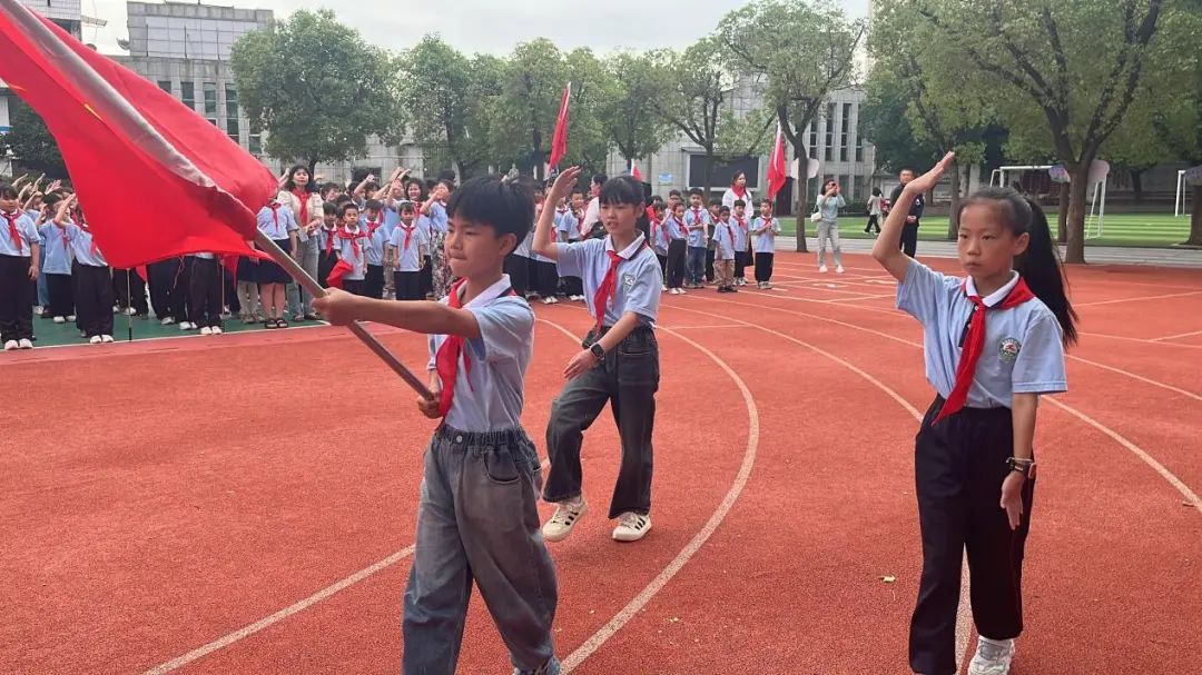 “红领巾爱祖国”——贵溪市实验小学一年级第一批少先队员入队仪式 第24张