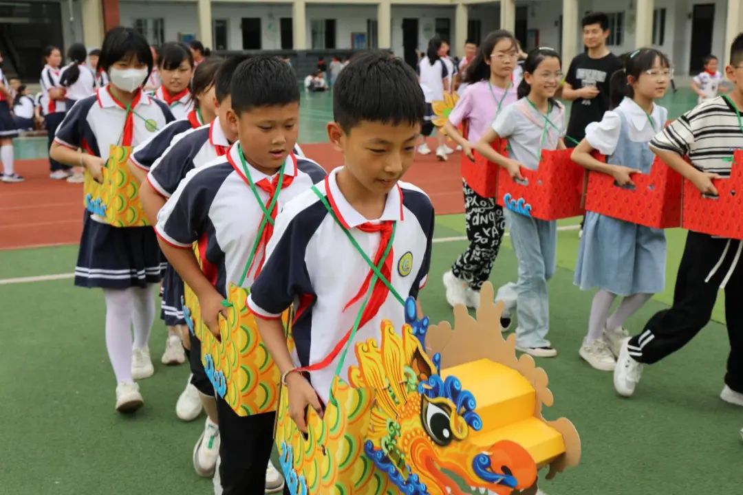 满满龙舟意 浓浓端午情——六安市城南小学举行“庆端午旱地赛龙舟”主题活动 第1张