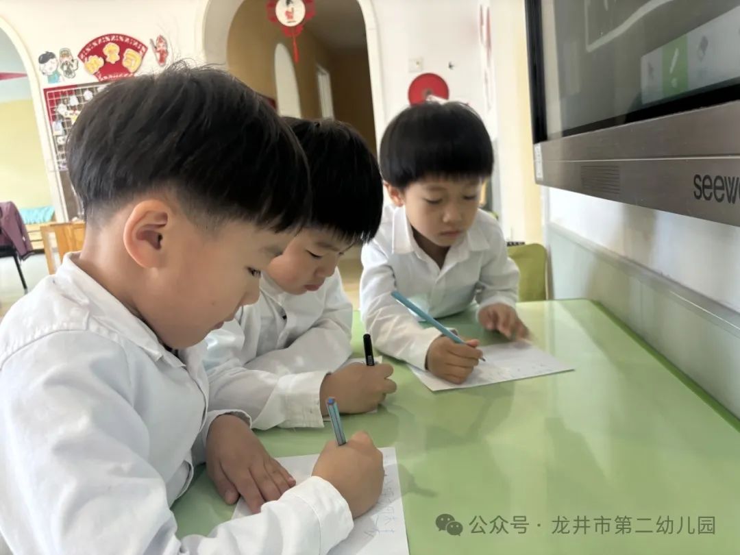 【幼儿活动】“趣”探小学,“幼”见成长——龙井市第二幼儿园携手龙井市东山实验小学开展参观小学活动 第13张