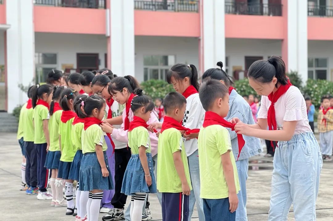 【走,参观小学去!】佛子山镇中心幼儿园大班级部参观小学活动 第28张