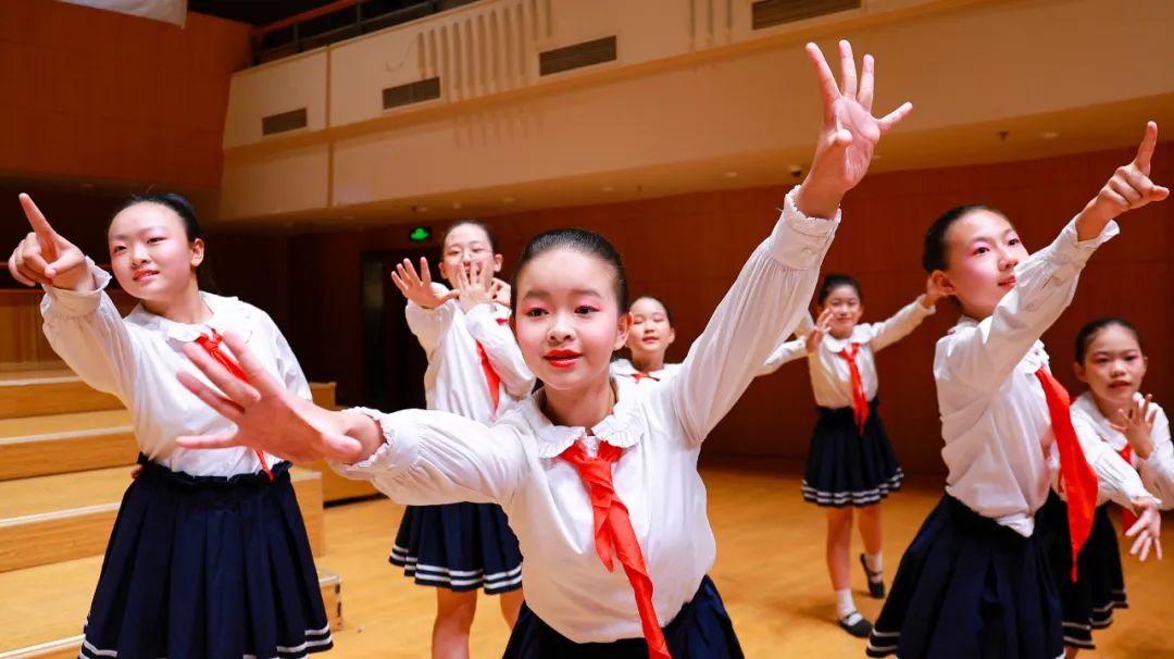 灯市口小学举行“逐光前行 扬帆远航”金帆合唱团二十周年专场音乐会暨灯市口小学建校160周年素质教育成果展示活动 第114张