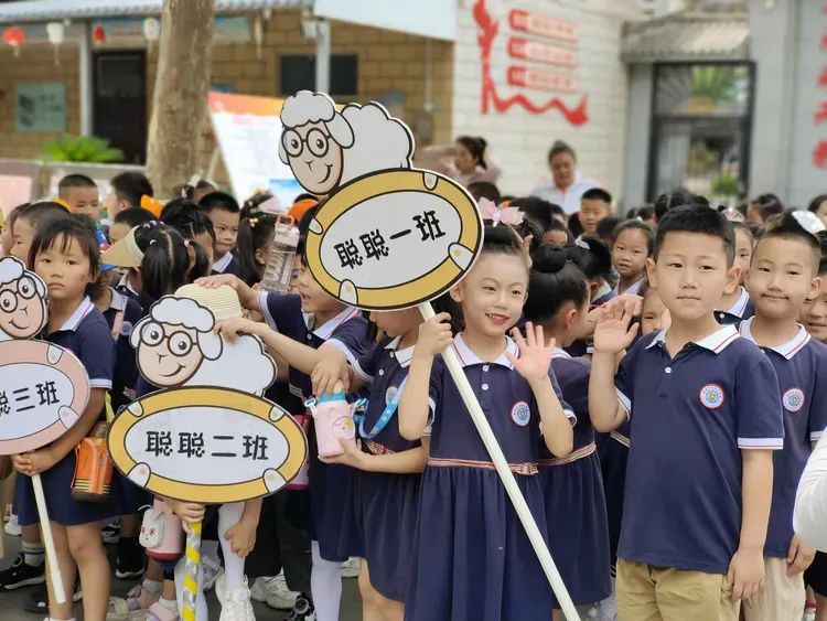 【向阳动态】初探小学 共赴成长——运城向阳学校师生迎接幼儿园小朋友到校参观体验 第2张