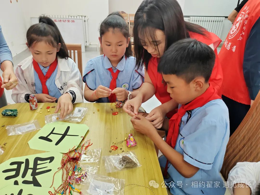 【翟家中心小学·党建+家训】浓情端午,诗韵飘香——曹家小学开展进宁民社区劳动实践活动 第29张