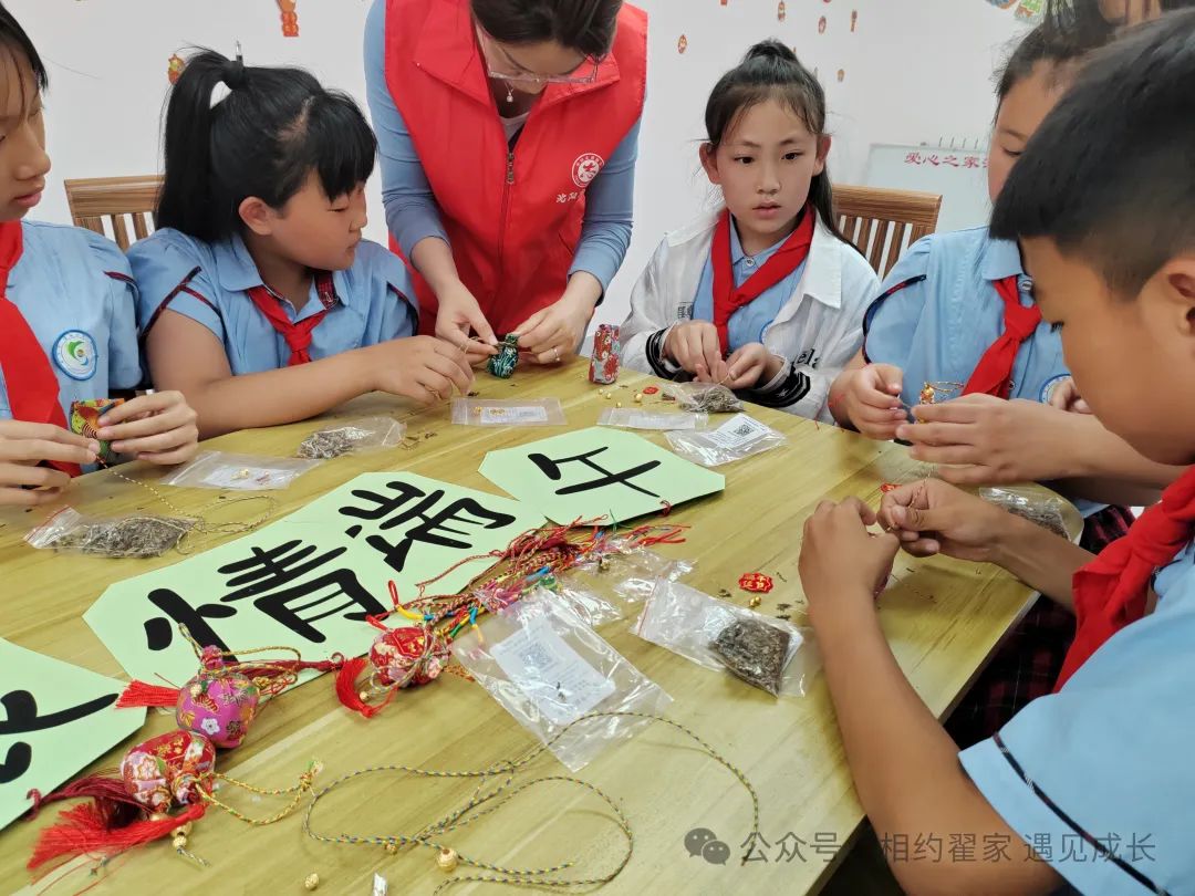 【翟家中心小学·党建+家训】浓情端午,诗韵飘香——曹家小学开展进宁民社区劳动实践活动 第31张