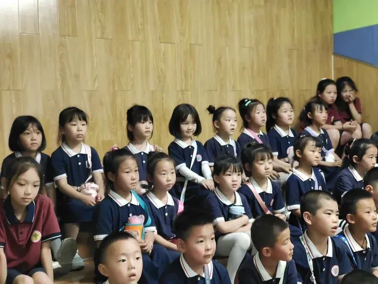 【向阳动态】初探小学 共赴成长——运城向阳学校师生迎接幼儿园小朋友到校参观体验 第17张