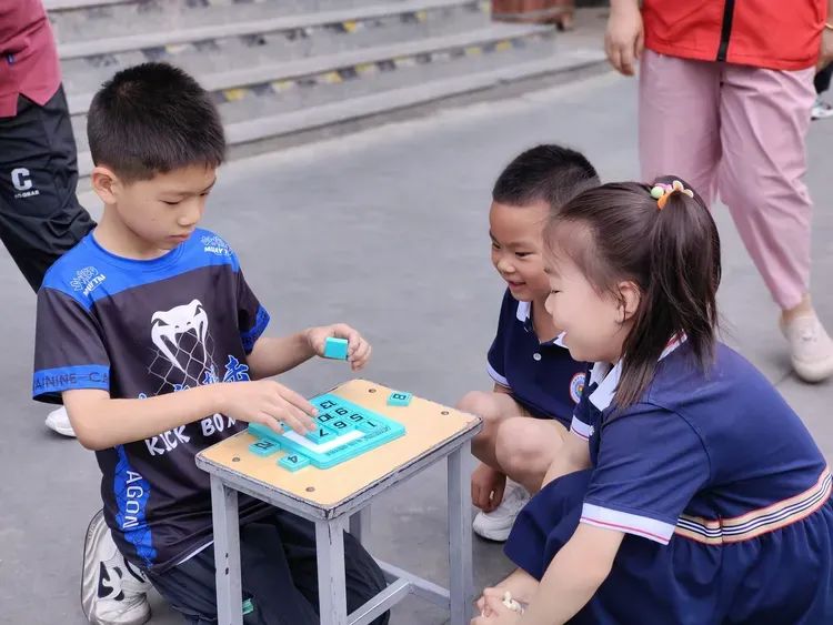 【向阳动态】初探小学 共赴成长——运城向阳学校师生迎接幼儿园小朋友到校参观体验 第31张