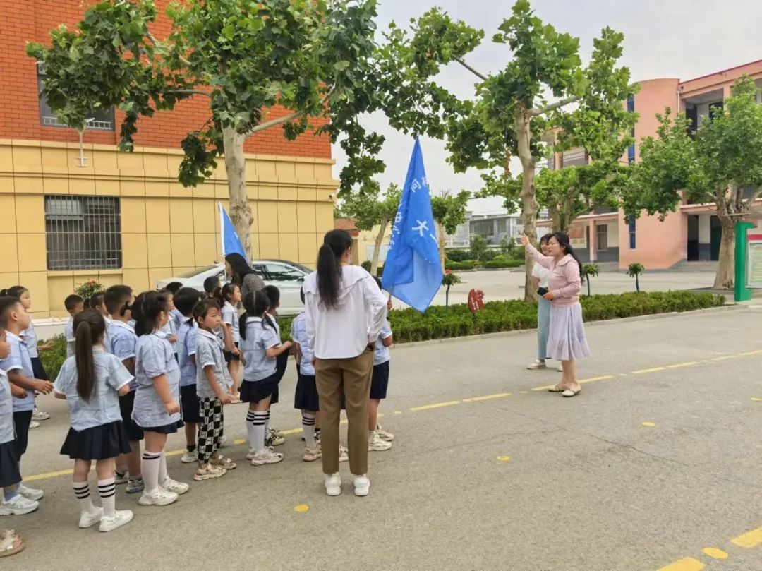 【初探小学  礼遇成长】何楼办事处中心幼儿园大班小朋友参观小学活动 第32张