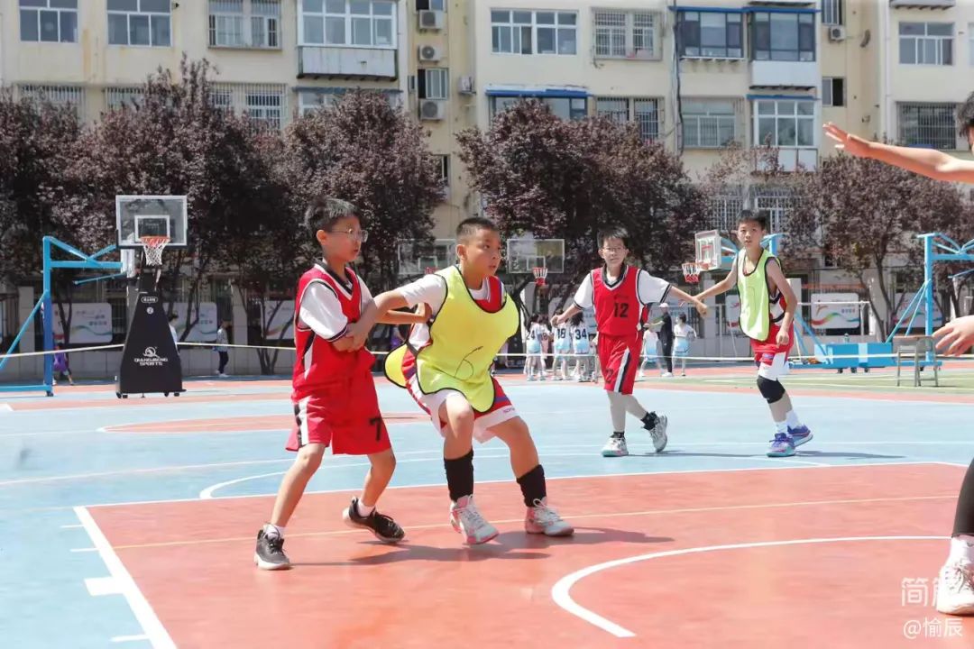 晋城市城区凤台小学在市区小学生篮球联赛中获佳绩 第11张