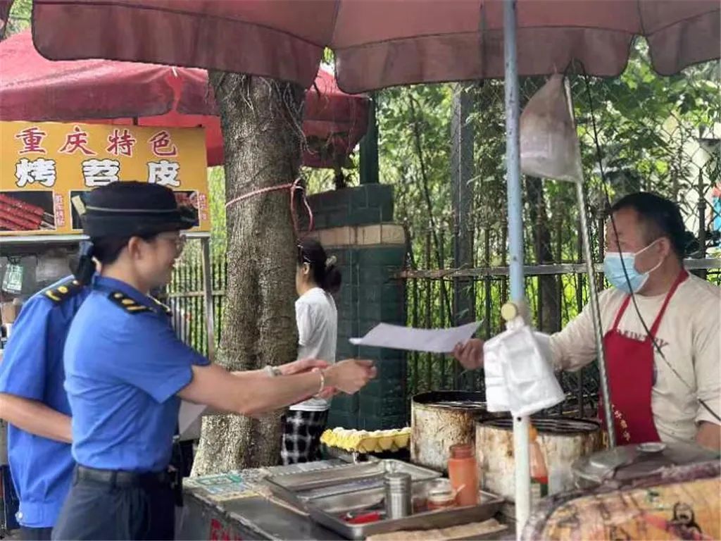 高考倒计时!城管护校员上岗,东莞城管人全力护航 第13张