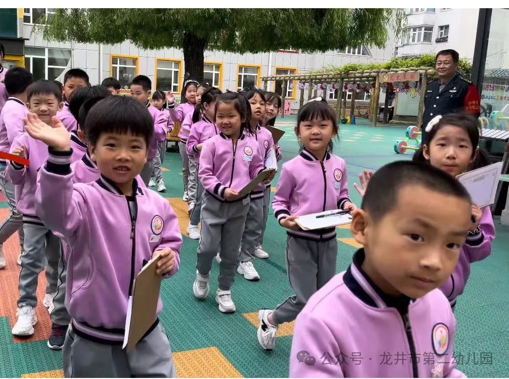 【幼儿活动】“趣”探小学,“幼”见成长——龙井市第二幼儿园携手龙井市东山实验小学开展参观小学活动 第8张