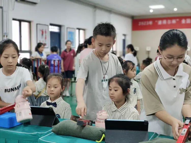 【向阳动态】初探小学 共赴成长——运城向阳学校师生迎接幼儿园小朋友到校参观体验 第16张