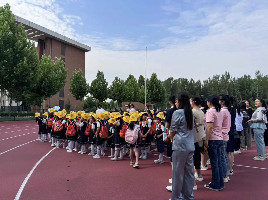 美好初夏,“幼”见小学——安阳高新区商颂小学迎接各幼儿园走进小学幼小衔接活动纪实 第7张