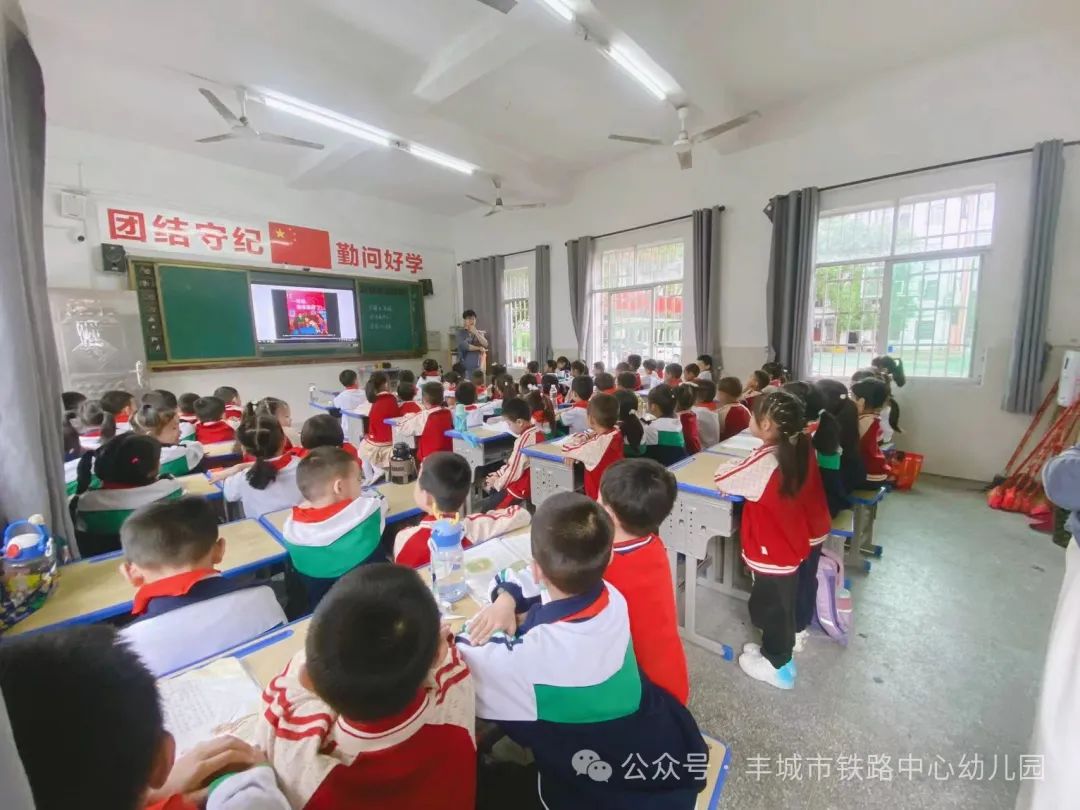 初探小学·礼遇成长——丰城市铁路中心幼儿园大班参观小学活动 第23张