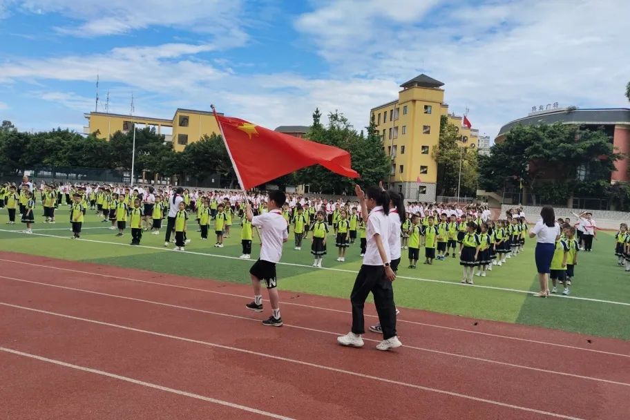 红领巾 爱祖国 | 彭山区各小学举行少先队新队员入队仪式暨“六一”主题活动 第29张