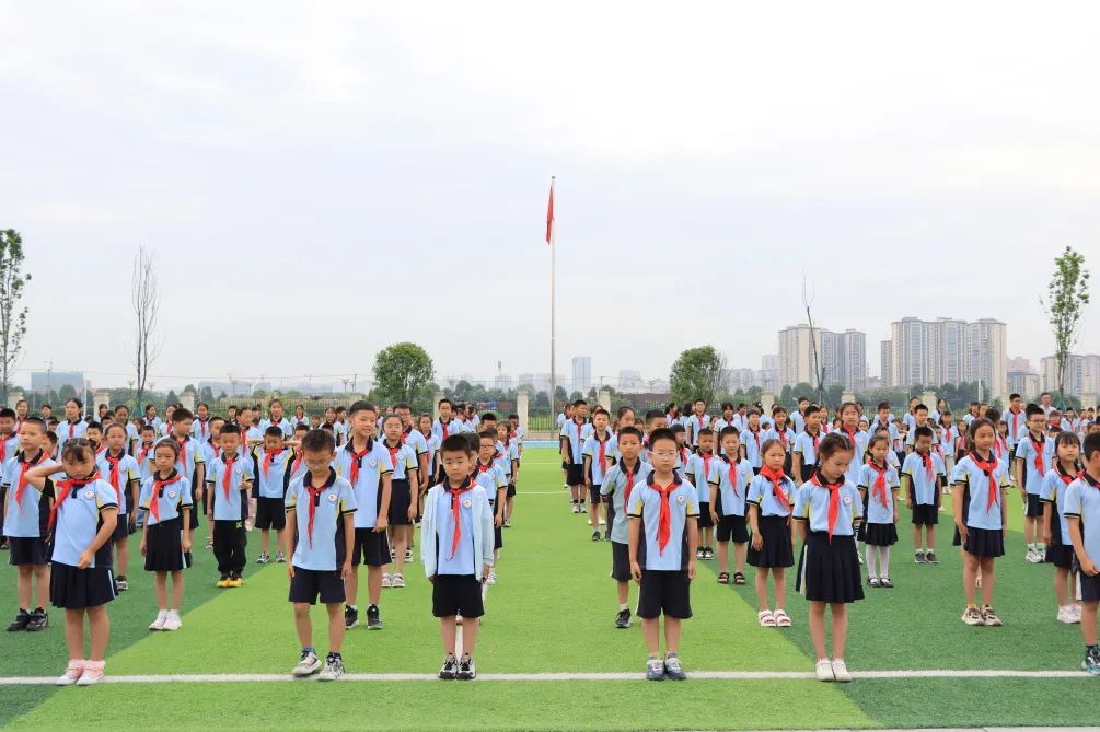 红领巾 爱祖国 | 彭山区各小学举行少先队新队员入队仪式暨“六一”主题活动 第48张